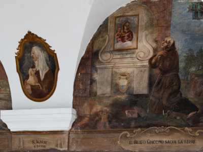 Qui � possibile ammirare gli affreschi raffiguranti episodi di vita del beato e di alcuni santi...